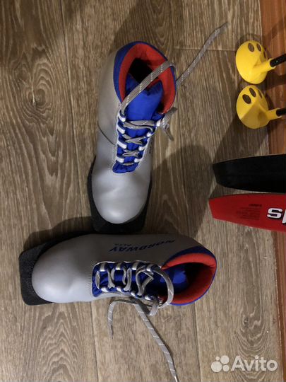 Лыжные ботинки