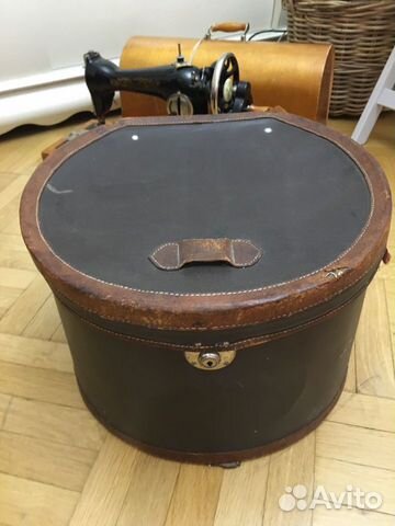 Старинная круглая шляпная коробка