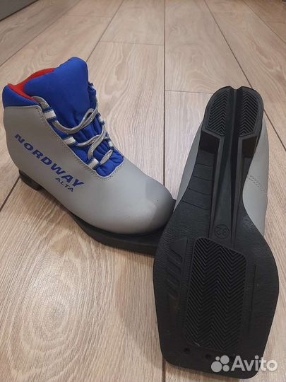 Лыжные ботинки