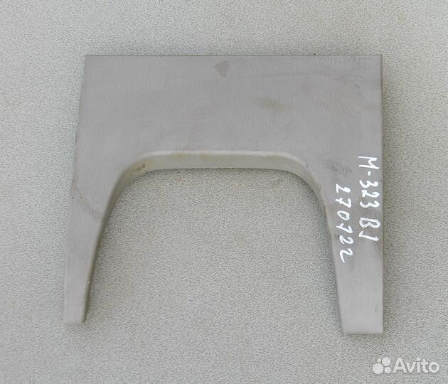 Накладка торпедо подрулевая Mazda 323 BJ