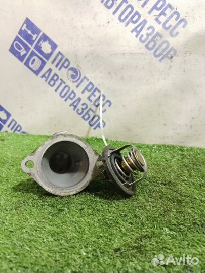 Корпус термостата Kia Ceed хэтчбек 1.6 G4FC 2008