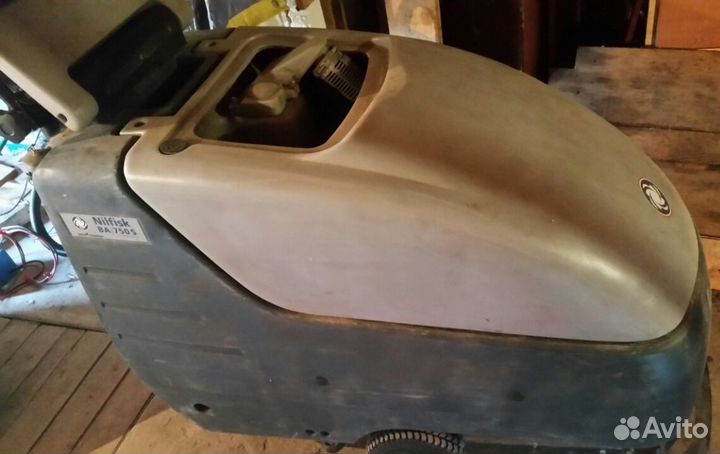 Поломоечная машина Nilfisk BA 750S