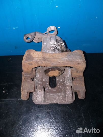 Суппорт тормозной задний левый Ситроен С4 II