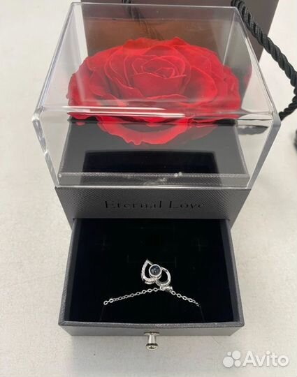 Живая роза в подарочной колбе, подвеска