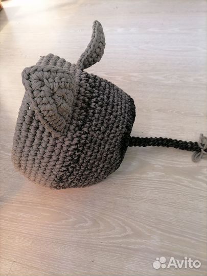 Домик для кошки вязаный