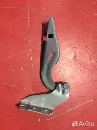 Петля капота левая Mitsubishi Outlander mitsubishi