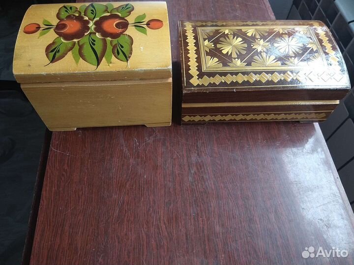 Деревянная шкатулка