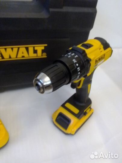 Шуруповерт DeWalt 21 V АКБ 5.0Ач