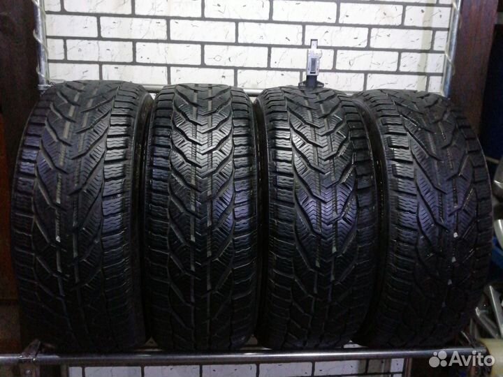 Kormoran Snow 215/50 R17 95V