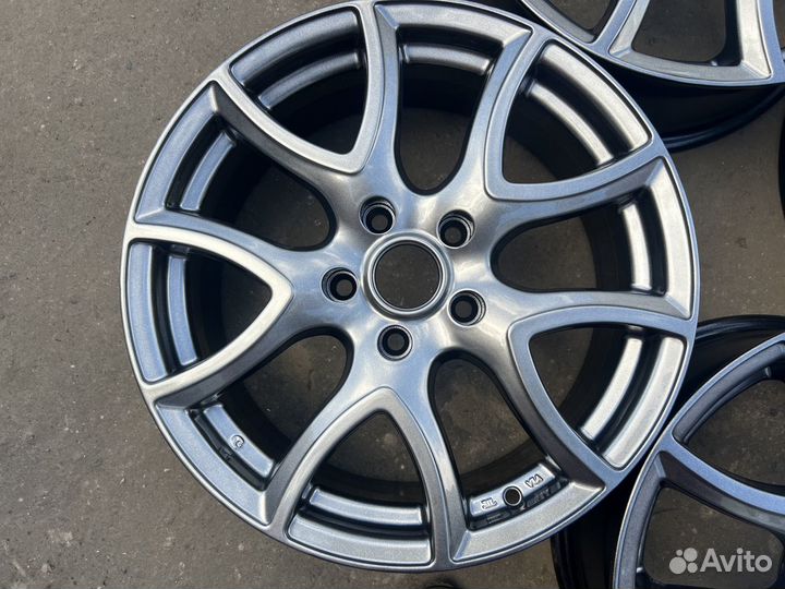 Комплект литых дисков R17 5x114.3 Dia 67.1