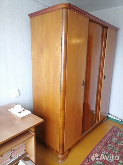 Советский шифоньер трехстворчатый