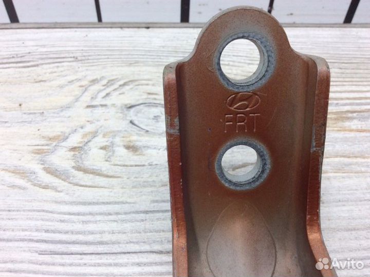 Петля двери передняя левая Kia Sportage 2010-2015