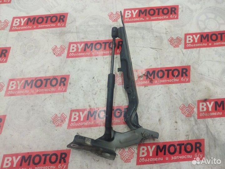 Петля капота левая Volvo S60 2.4D5 2011