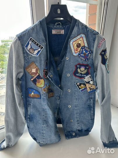Куртка джинсовая Guess Jeans с шевронами