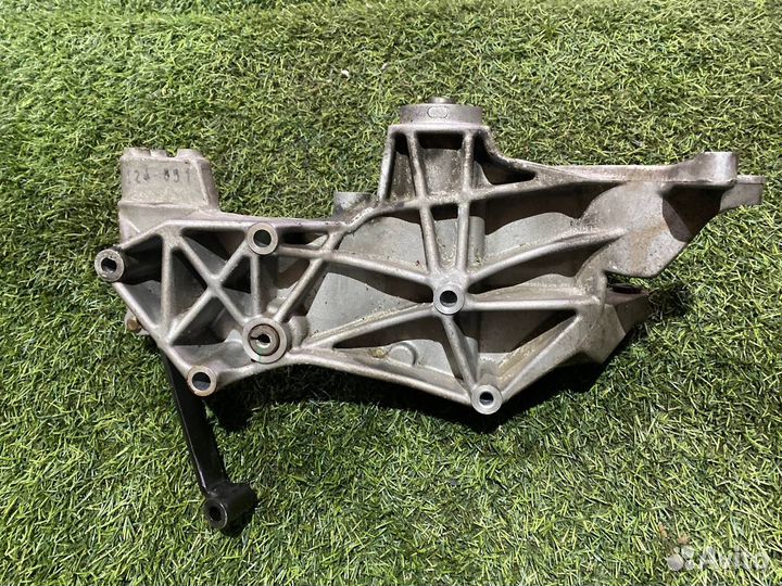 Кронштейн Skoda Octavia 1U 1.8 1996-2010