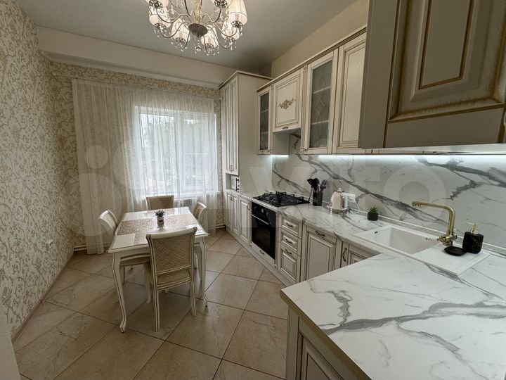 3-к. квартира, 80 м², 2/10 эт.