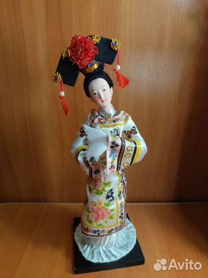 Статуэтка кукла 
