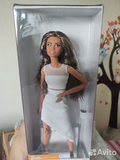 Бронь Наталия Кукла Barbie Looks Брюнетка Лина