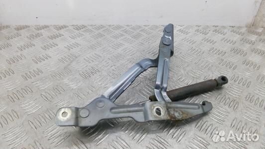 Петля капота audi A4 B5 (3BE17D501)