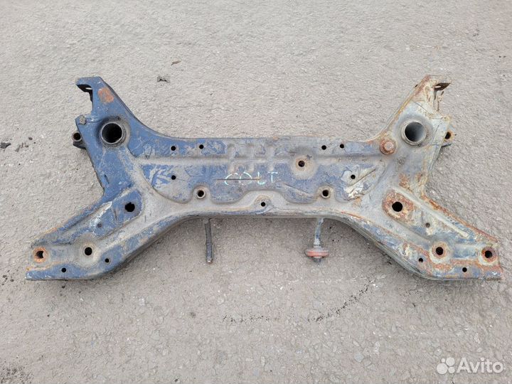 Подрамник передний на Mitsubishi Colt