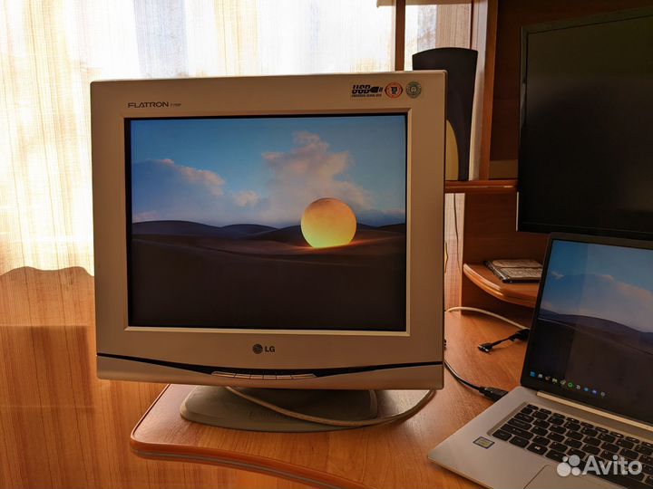 Монитор LG Flatron F700P