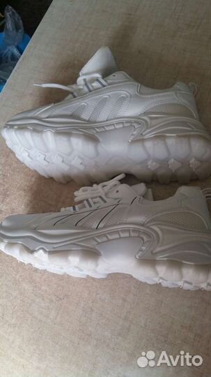 Кроссовки женские 37 - 38 р, новые