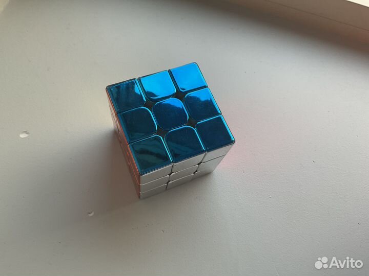 Блестящий кубик Рубика
