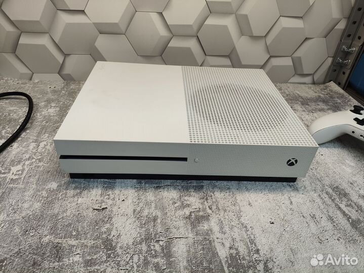 Игровая консоль Xbox One S 500Gb