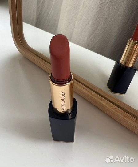 Матовая помада Estée Lauder