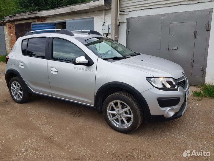 Renault Sandero Stepway 1.6 МТ, 2016, 5 800 км