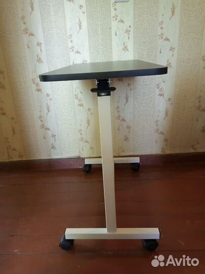 Прикроватный стол армед