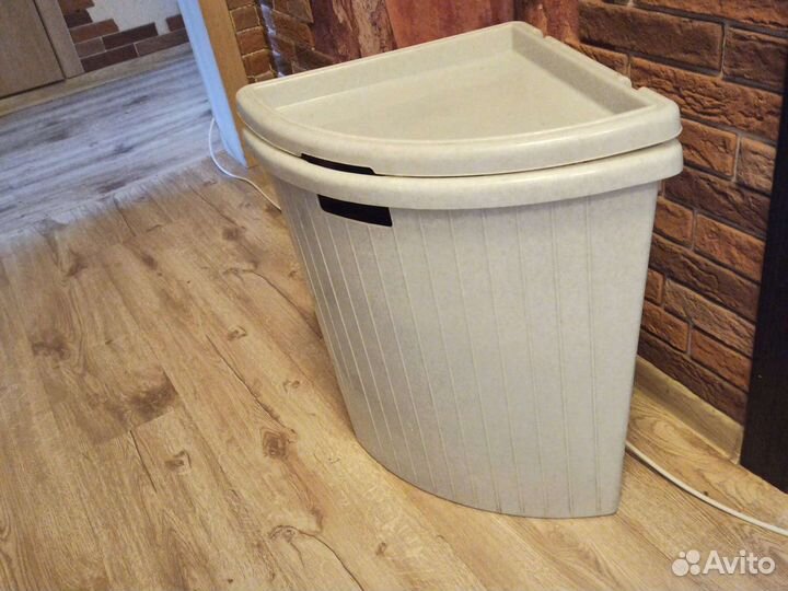 Угловой контейнер из пластика. Многофункциональный