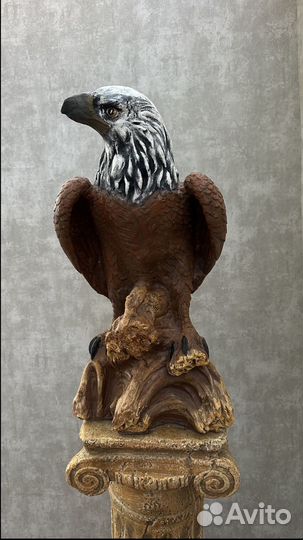 Скульптура Орел с прижатыми крыльями