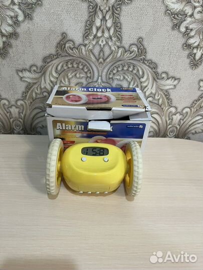 Часы будильник