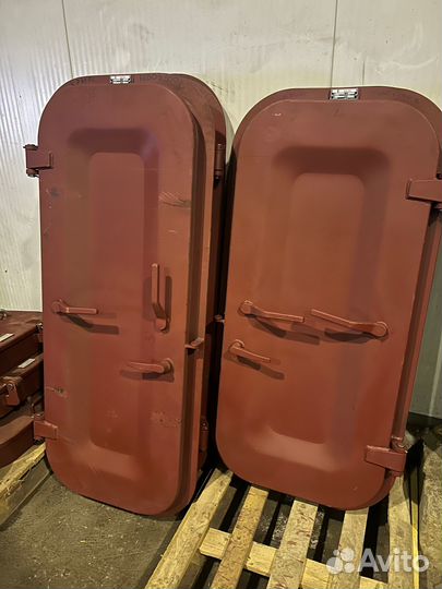 Дверь судовая вгн 1300*500*5 левая с иллюминатором