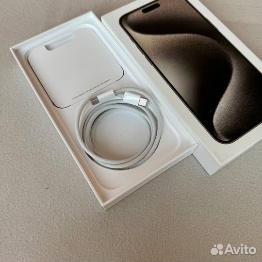 Зарядный провод на iPhone 15 pro max (оригинал)