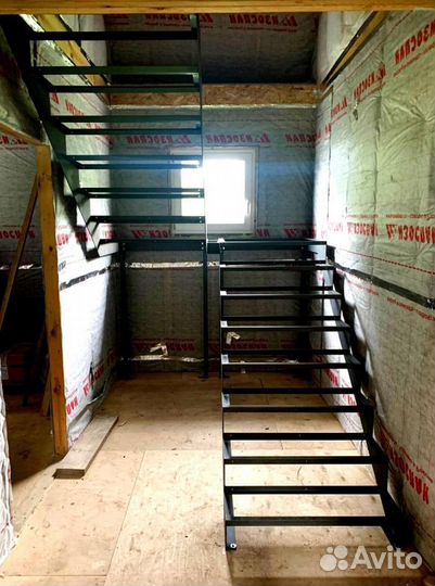 Металлические лестницы с поворотом