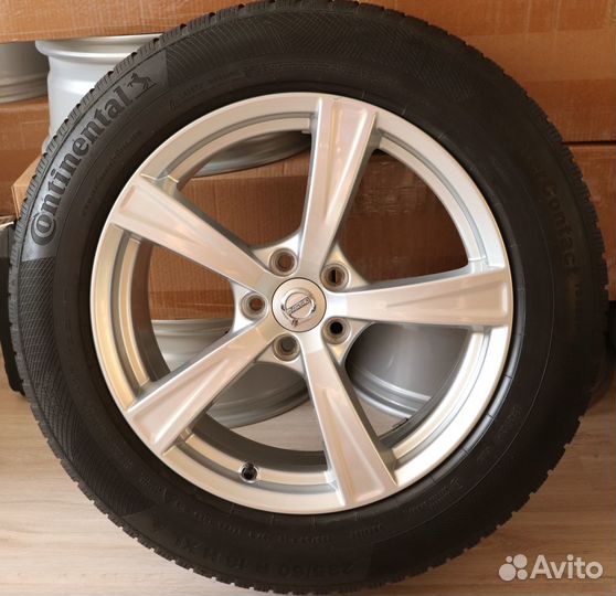 R18 Continental ContiWinterContact TS 850P SUV 235/60, PCD 5x108 DIA 63.4