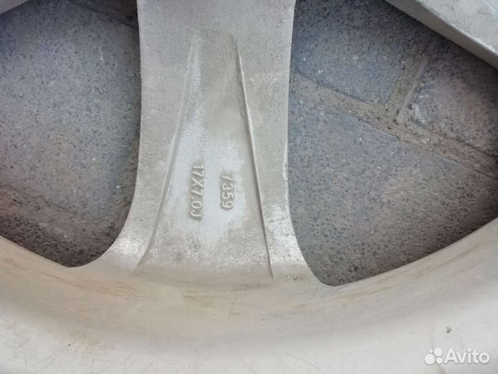 Bridgestone Blizzak DM-V2 225/60 R17