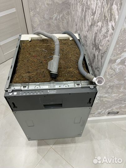 Ariston Встраиваемая посудомоечная машина 45 см