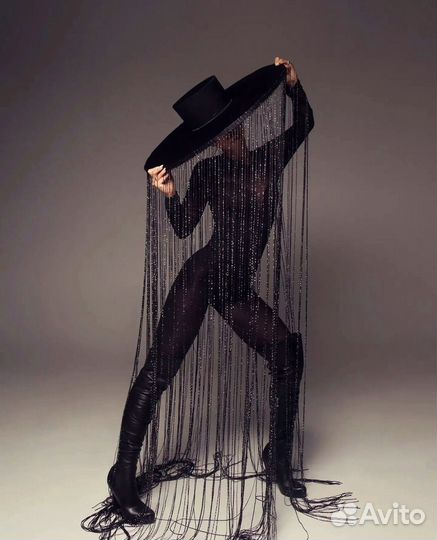 Шляпа с нитями для фотосессии