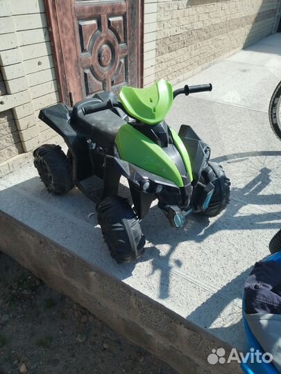 Детский квадроцикл на аккумуляторе