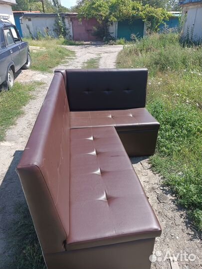 Продам кухонный уголок б.у