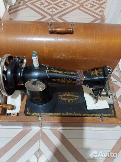 Старинная швейная машина