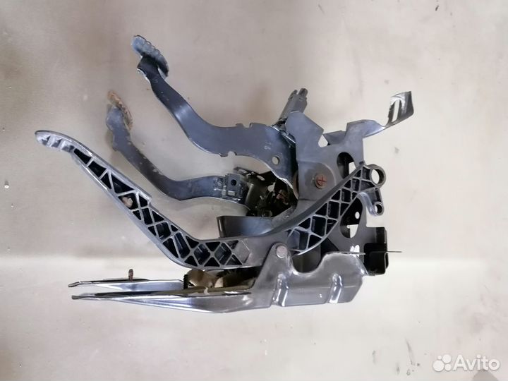 Педальный узел в сборе Volkswagen Passat B4 1996