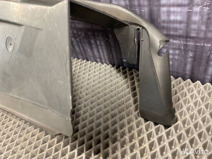 Диффузор радиатора правый Bmw X5 E53 M54 2004
