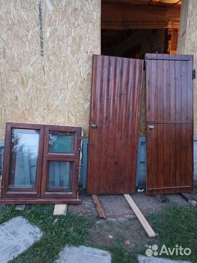 Дверь входная деревянная