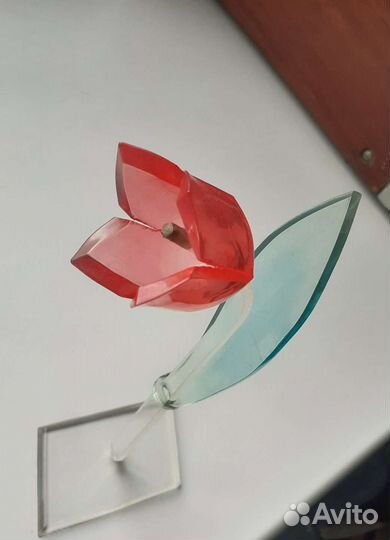 Тюльпан из пластика