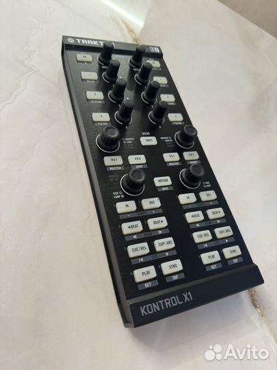 Dj контроллер traktor X1