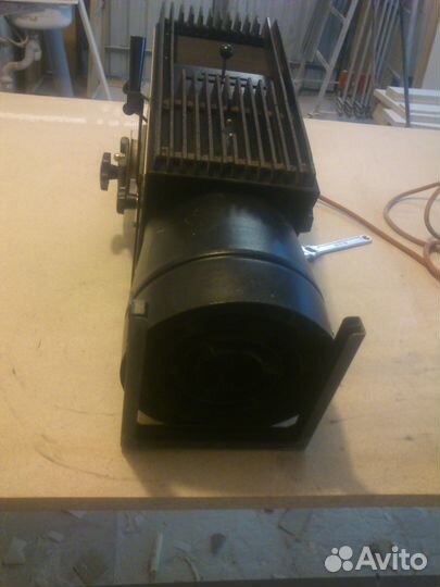 Прожектор театральный